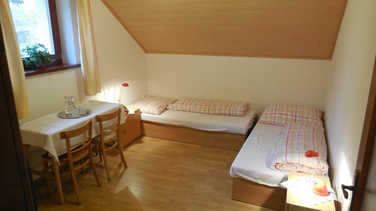 Privát pod kostolom - Ubytovanie Valča Exterior foto